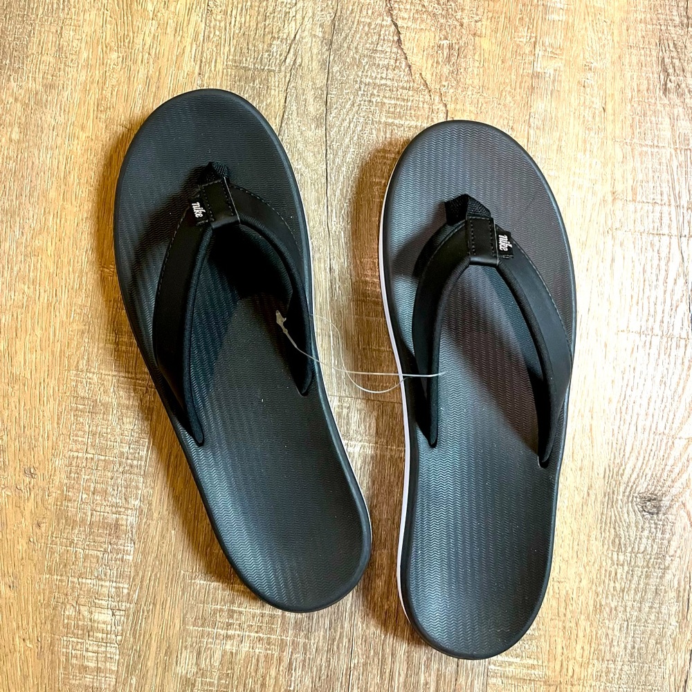 Women’s Nike flipflops
